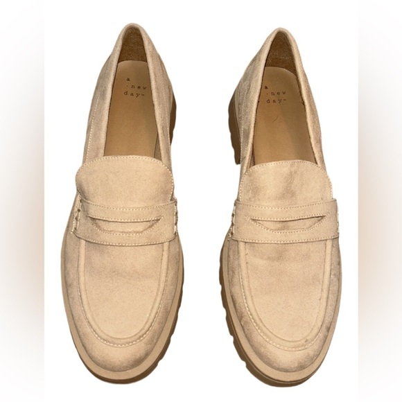A New Day Woman’s Size 11 Archie Slip-On Flat Beige Loafers - Picture 4 of 6
